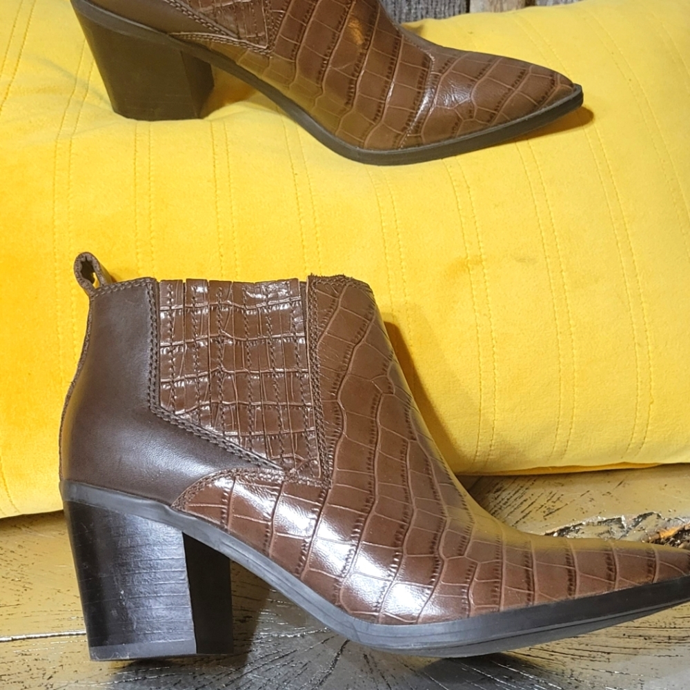 Shoes - Picture 4 of 6